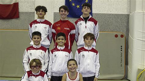 Ginnastica I Ragazzi Della Forti E Liberi Si Distinguono Nelle Fasi