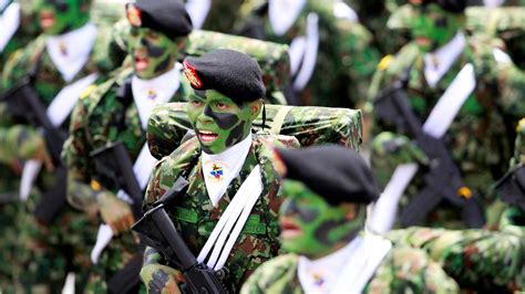 Más de mil personas participaran en el desfile militar y policial del