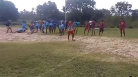 Vídeo Homem é morto a tiros durante partida de futebol Pernambuco G1