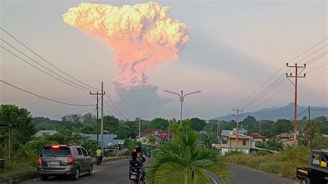 volcanic eruption  indonesia prompts evacuations flight cancelations