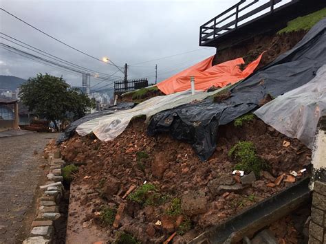 Chuva Eleva N Vel Do Rio Itaja A U E Provoca Deslizamentos Em Blumenau