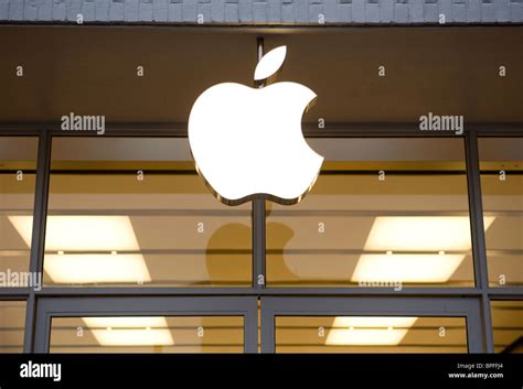 A Apple Retail Store In Washington Dc Stock Photo Alamy