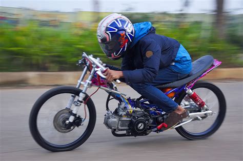 Modifikasi Yamaha New Vega R Jadi Motor Drag Racing