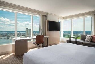 Downtown Baltimore Lounge - Waterfront Hotel | Baltimore Marriott ...