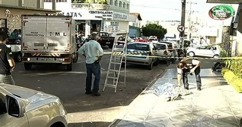 G1 Pintor morre ao cair de prédio onde trabalhava em Anápolis GO