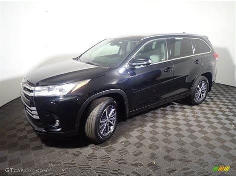 Midnight Black Metallic Toyota Highlander Xle Awd Photo