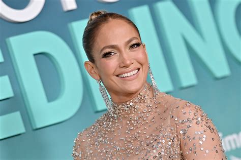 Jennifer Lopez Wears Chunky Sweater Over A Bra In Instagram Post Glamour