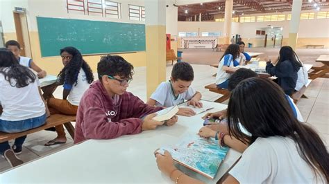 SESI Cosmópolis entrega 1519 livros para escolas municipais