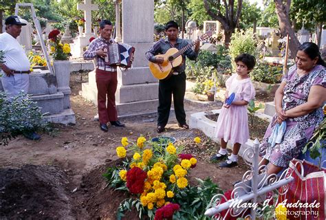 M Sica Y Danzas En Los Cementerios Day Of The Dead In Mexico