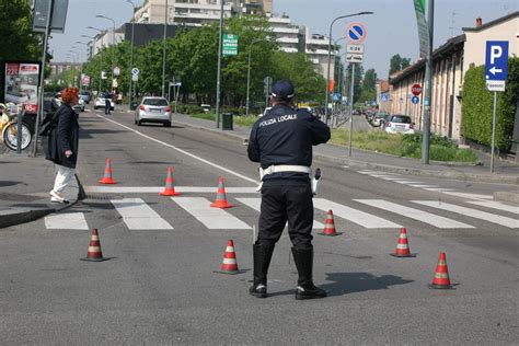 Investita Da Un Auto Mentre Fa Footing Grave Una Donna