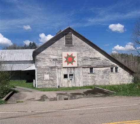 Exploring the Colorful History of Barn Quilts in America