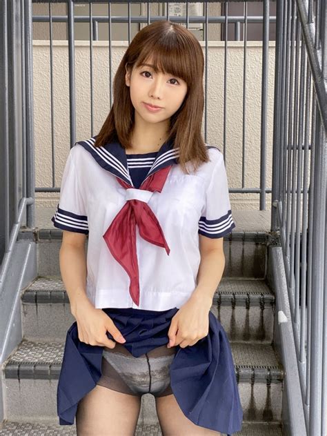 「神パンスト 加藤いおり 制服美少女の美脚を包んだ生ナマしいパンストを完全着衣でムレた足裏からつま先を味わい尽くす！時には顔騎や足コキ、時にはお尻にコスってぶっかけとやりたい放題！発情させられ