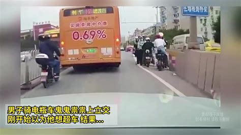 男子骑电瓶车鬼鬼祟祟上立交，刚开始以为他想超车，结果