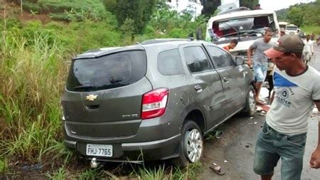 Carreta tomba após colidir contra dois veículos na BR 101 Blog Paulo José