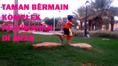 Bermain Basikal Di Taman Perumahan