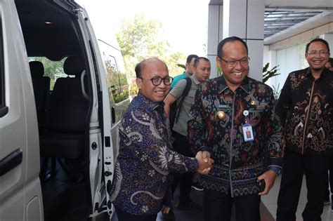 Pj Gubernur Sugito Sambut Hangat Kedatangan Sekjen Kemnaker Anwar