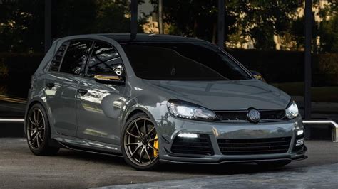 Golf R Nardo Grey Chiếc Xe Tiện Dụng Và đầy Sức Mạnh Trên đường đua