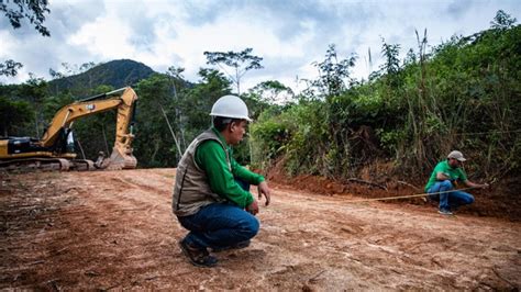 Vraem Devida Supervisa Proyecto De Mejoramiento De Km De Camino