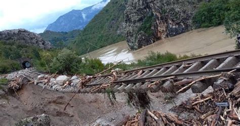 Stravično nevreme u Jablanici Pruga visi džamija potopljena klizište