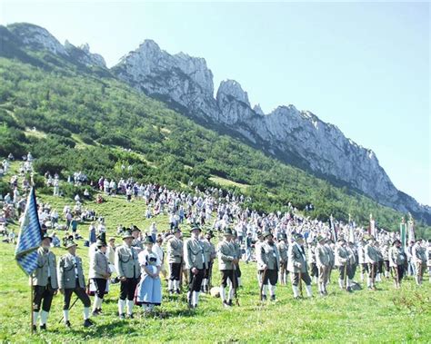 Aschau Kampenwand Gipfelkreuz Jahrestag Der Einweihung