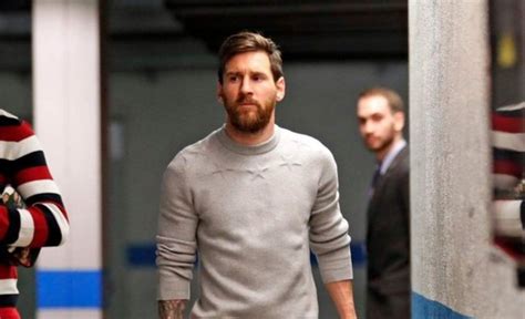 Con Lionel Messi Como Modelo Barcelona Presentó Su Particular Nueva Camiseta Suplente El Destape