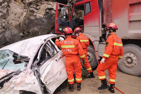 事发都安！一大货车雨天侧滑撞向小车，造成1死3伤 南国早报网 广西主流都市新闻门户