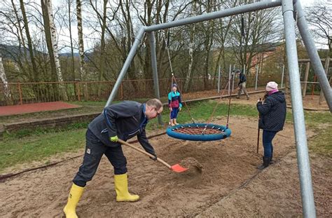 An Ziolkowski Schule Klarschiff Gemacht Beim Fr Hjahrsputz Ilmenau