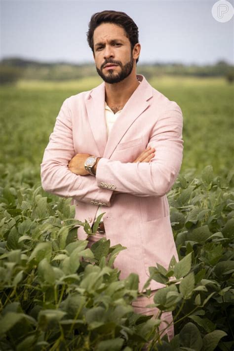 Foto Rainer Cadete dá vida ao golpista Luigi em Terra e Paixão