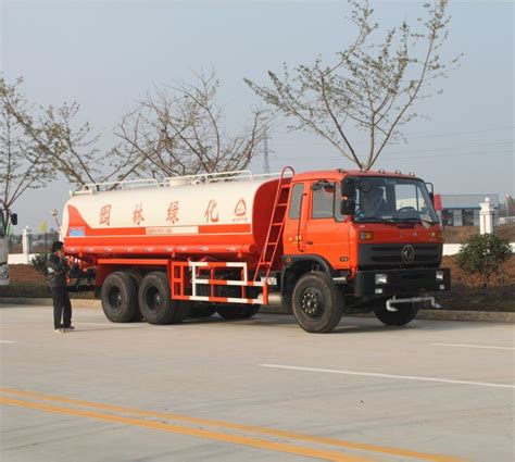 Dongfeng Old Model X Liters Water Sprinkler Tank Truck Tons