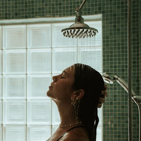 Everything You Need To Know About A Hot Vs Cold Shower Lbeauxtique