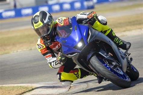 Prova Yamaha R Test Divertente Dire Poco Video Prove