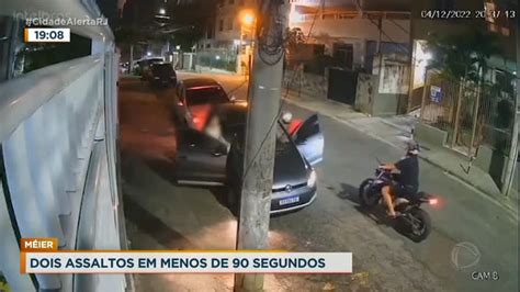 Câmeras de segurança flagram assalto em Irajá zona norte do Rio