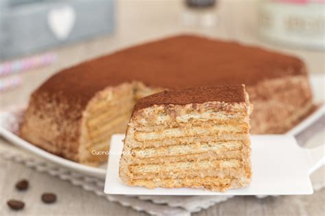 Mattonella di biscotti al caffè fredda senza cottura cremosa