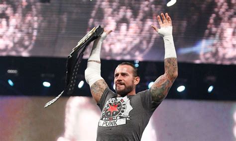 Cm Punk Returns To Wrestling On Wwe Backstage