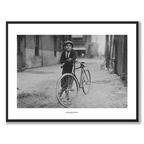 Lewis Hine Poster Med Ett Vintage Fotografi Av En Messenger Boy 1913 Historly