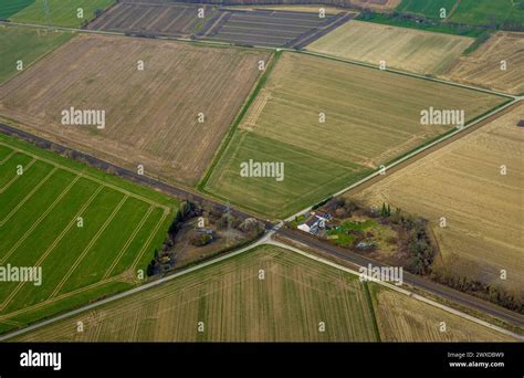 Luftbild Wiesen Und Felder Am Futterweg Mit Bahn Bergang Bahngleise