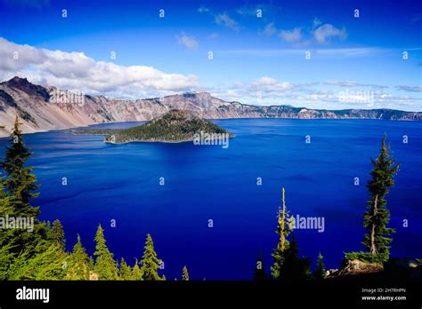 Wizard island on Crater Lake Stock Photo - Alamy