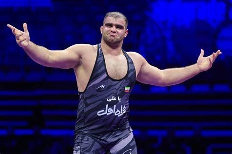 La Sensation De Lutte Iranienne De 25 Ans Choque Le Monde En Renversant Le Quadruple Champion Du