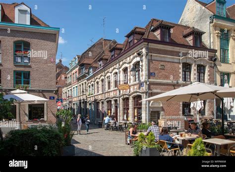 France, Nord, Lille, Vieux Lille (Old Town), Place aux oignons Stock ...