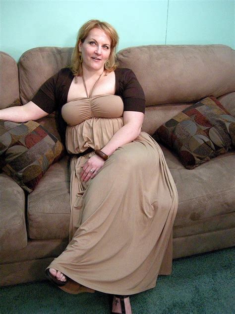 Blonde Milf Rebecca Shows Off Her Chubby Naked Body Spreads Her Pussy Nakedpics