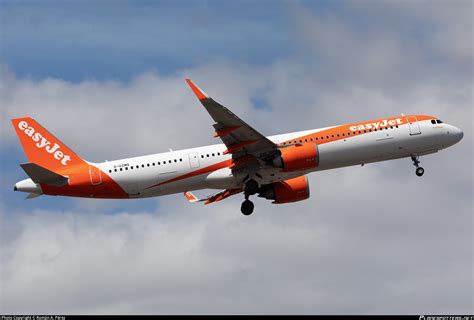 G UZMG easyJet Airbus A321 251NX Photo by Román A Pérez ID 1573657