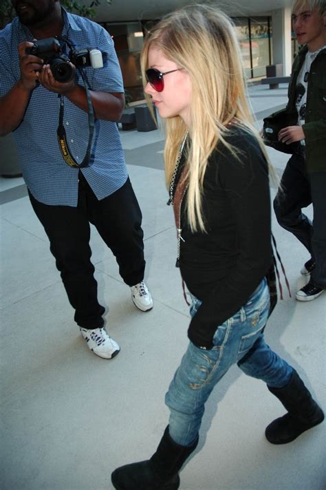 Pin de gio em Avril Lavigne-Under My Skin