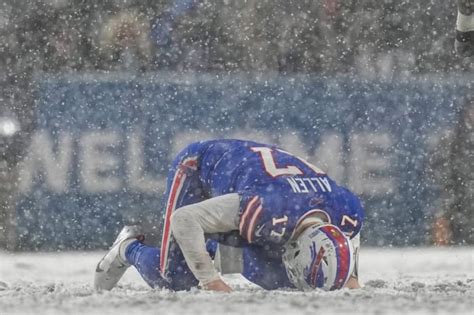 Buffalo Bills Players React To Blizzard As Wild Card Game Vs