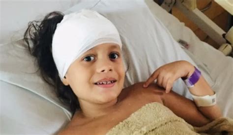 Fam Lia De Menina De Oito Anos Tumor No C Rebro E Hidrocefalia