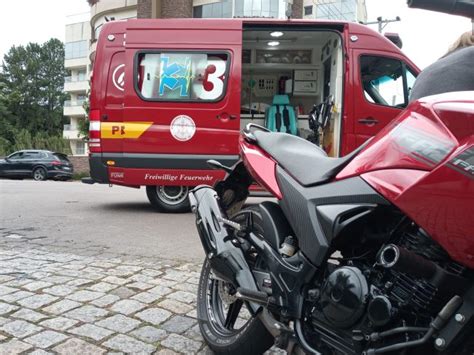 Carro E Moto Se Envolvem Em Acidente No Centro De Pomerode Jornal De