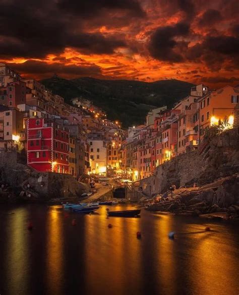 LOVE AND TRAVELS on Instagram Le città italiane di notte diventano