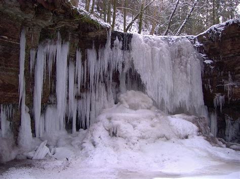 Cascada Congelada Invierno Car Mbano Invernal Arroyo De Monta A