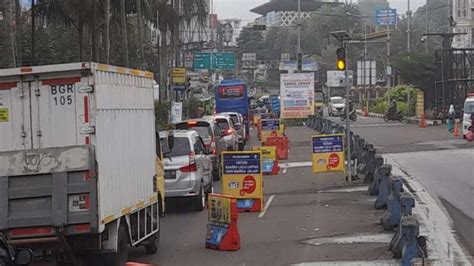 Lalu Lintas Puncak Bogor Padat Polisi Berlakukan Ganjil Genap Dan Oneway