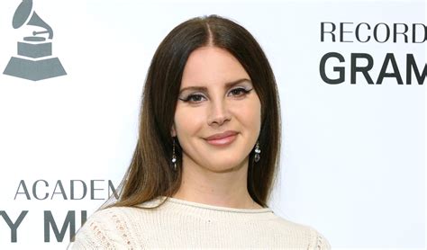 Lana Del Rey Shuts Down Fan Accusing Her Of Voting For Trump 2020 Election Donald Trump Lana