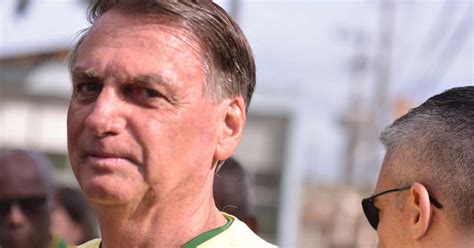 Bolsonaro E Filhos Mantêm Silêncio Após Derrota Para Lula